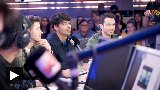Les Jonas Brothers chez NRJ : la vidéo des coulisses et du live !