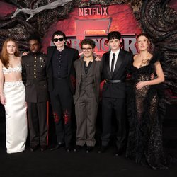 Le casting de "Stranger Things" en 2025 - Sadie Sink (à g), Caleb McLaughlin, Finn Wolfhard, Gaten Matarazzo, Noah Schnapp, Millie Bobby Brown