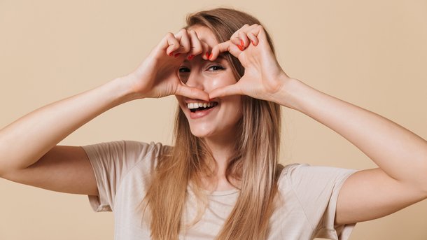 Les infos du Réveil Chérie : comment reconnaitre une femme qui tombe amoureuse ?