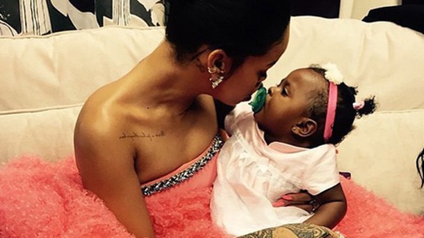 Rihanna :en famille aux Grammys