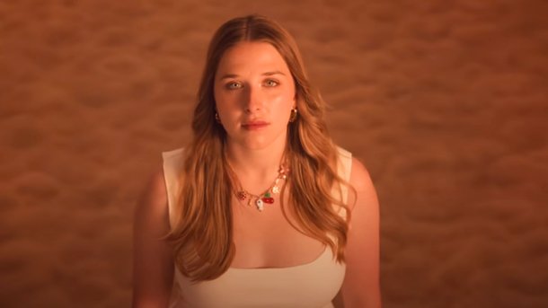 Helena (« Star Academy ») révèle le défi qu'elle a dû surmonter pour son clip « Summer Body »