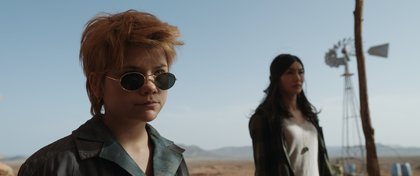 Sprite (Lia McHugh) et Sersi (Gemma Chan) dans "Les Eternels"