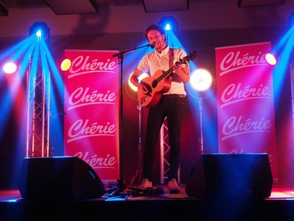 Vianney sur la scène du Concert privé Pop Love
