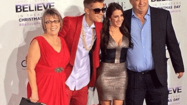 Justin Bieber : entouré de ses amis stars et de sa famille pour son film !