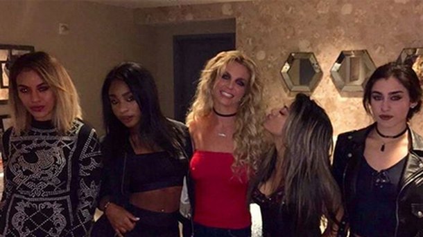 Britney Spears reçoit la visite surprise des Fifth Harmony à Las Vegas!