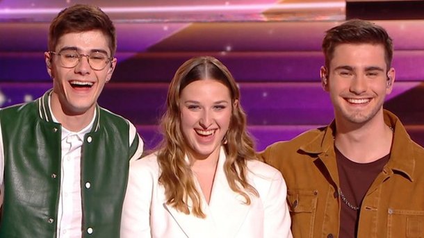 Helena retrouve Julien et Axel de la "Star Academy" pour la bonne cause