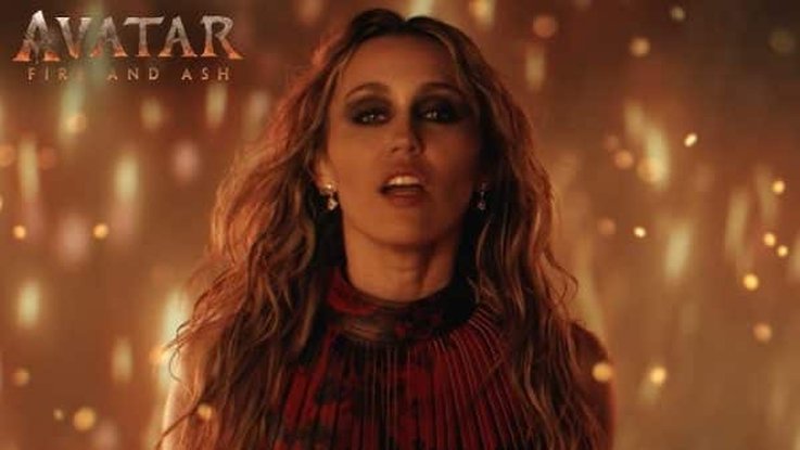 Miley Cyrus dans le clip de "Dream as One" pour "Avatar 3"