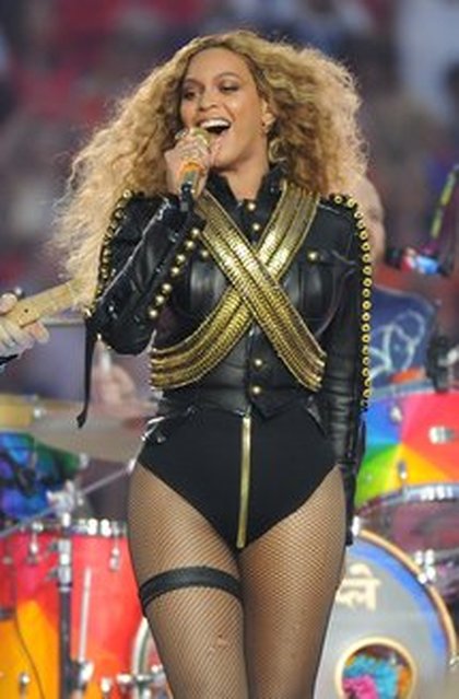 Beyoncé, Chris Martin et Bruno Mars lors de la mi-temps du Superbowl!