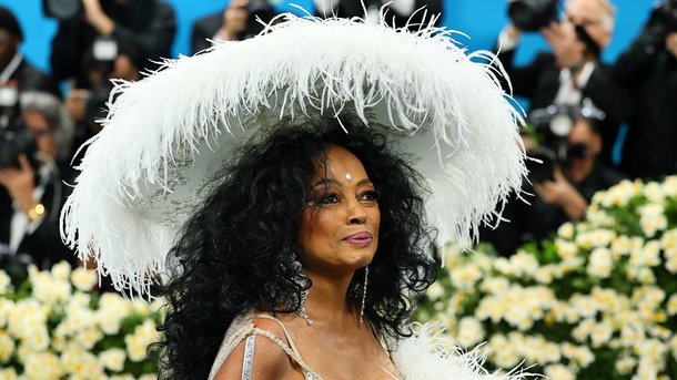 Avec sa tenue incroyable, Diana Ross impressionne au Met Gala 2025