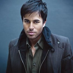 Enrique Iglesias pose un lapin à Britney