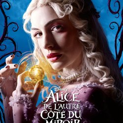 Anne Hathaway est La Reine Blanche - Alice de l'autre côté du miroir