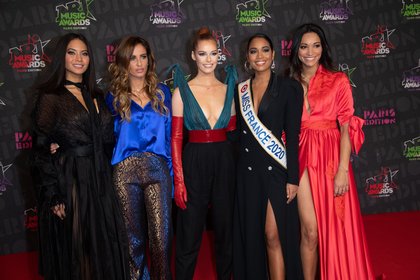 Vaimalama Chaves, Malika Menard, Maeva Coucke, Clemence Botino et Cindy Fabre - Tapis Rouge NRJ Music Awards Paris Edition