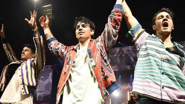 Les Jonas Brothers annoncent la sortie de leur nouvel album «Happiness Begins»
