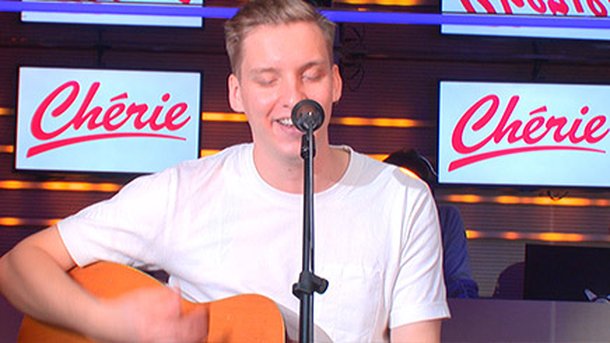 George Ezra : découvrez sa session acoustique sur Chérie !