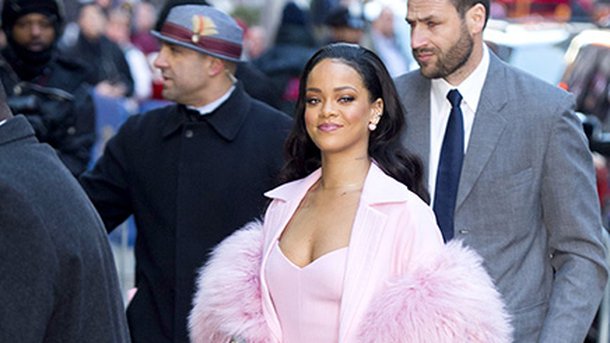 Rihanna : tout en rose pour la promo de son film!