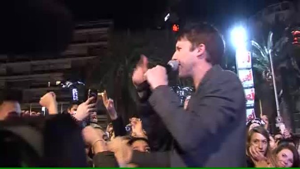 James Blunt se jette dans le public
