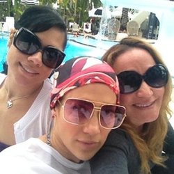 On traine à la piscine avec les filles!! Bon moment en famille