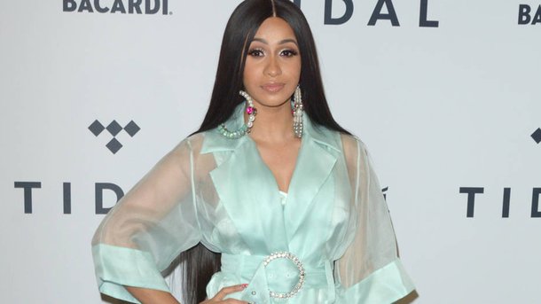 Cardi B: son single «Bartier Cardi» reçoit un disque de platine
