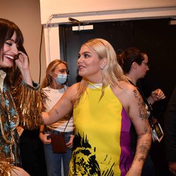 Clara Luciani et Louane - Backstage des NRJ Music Awards 2021