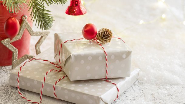 Les infos du Réveil Chérie : 34% des français déposeront un cadeau acheté d’occasion sous le sapin pour Noël