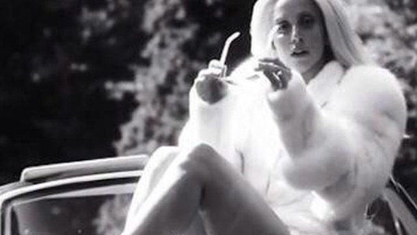 Lady Gaga : fière de sa silhouette