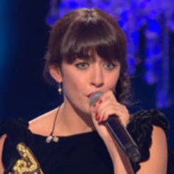 Nolwenn Leroy reçoit un award des mains de Seal pour son album Bretonne - NRJ Music Awards 2012
