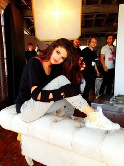 Selena Gomez pose pour Adidas 
