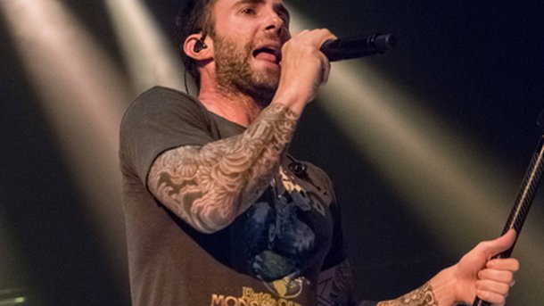 Adam Levine : Blake Shelton va en baver !
