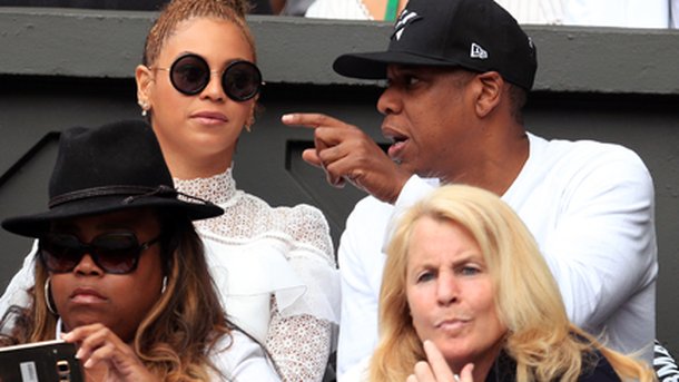 Beyoncé et Jay Z : en amoureux pour soutenir Serena Williams à Wimbledon!