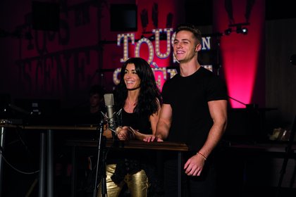 Tous en Scène: Jenifer Bartoli et Sacha Perez en séance de doublage
