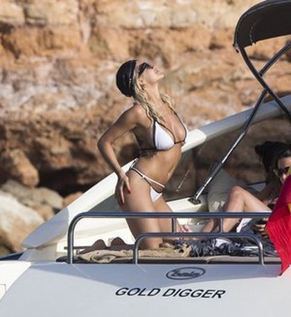 Rita Ora à Ibiza