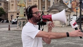 Manu réveille Paris au mégaphone !