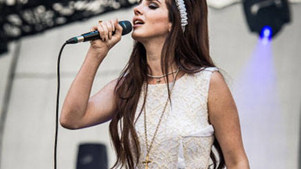 Lana Del Rey : une réédition de Born To Die paradisiaque !