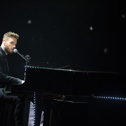 M Pokora sur scène - NRJ Music Awards 2015