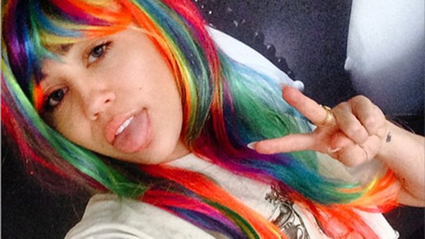 Miley Cyrus : un nouveau look tout en couleur !