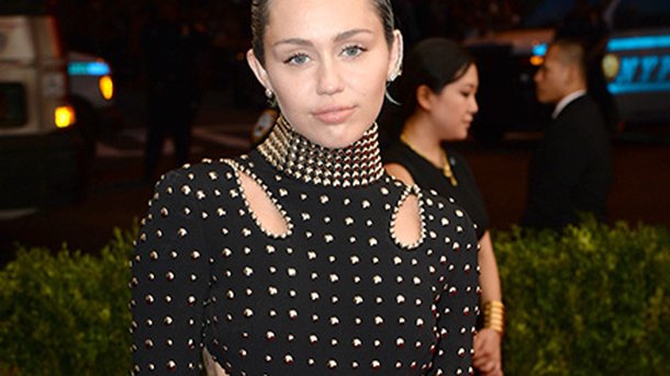 Miley Cyrus : seule et fière!