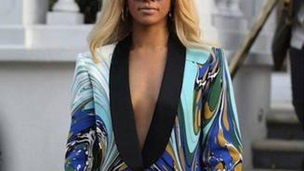 Rihanna prépare une tournée mondiale en 2013