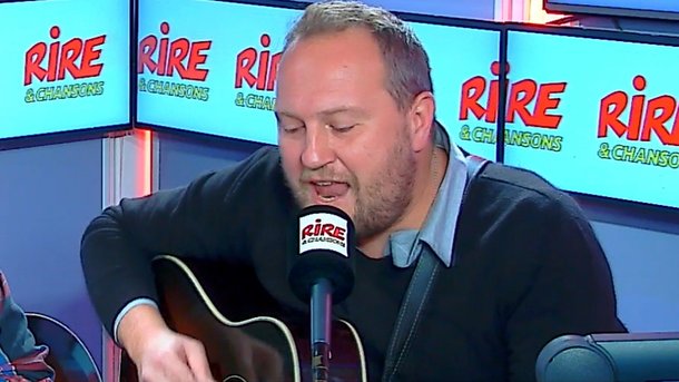 La chanson d'Oldelaf "Une chambre d'amis" : "Une chambre d’amis, Cha la la la la, C’est vraiment cool, Cha la la la la, ..."