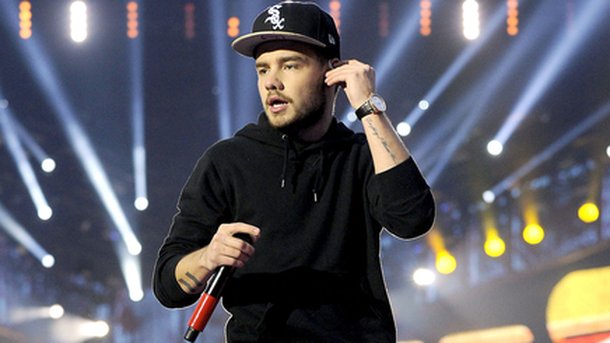 Liam Payne nu ? Il dément avec humour !