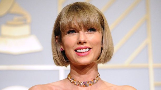 Taylor Swift: accro aux lunettes de soleil, les marques qu'elle préfère