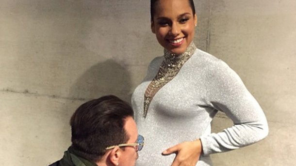 Alicia Keys : le baisé porte-bonheur de Bono