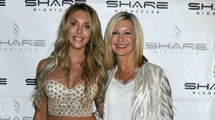 olivia-newton-john-et-chloe-lattanzi