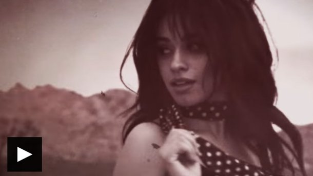 Camila Cabello dévoile le clip intime de «Never Be the Same»