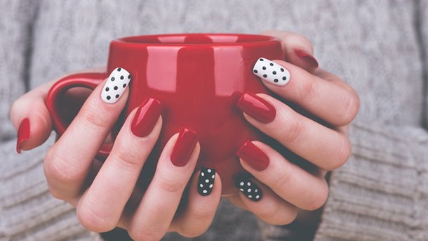 Beauté: faux ongles, acné... les sujets phare de l'année 2017