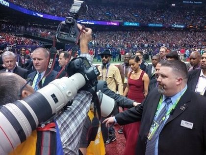 Alicia Keys a chanté l'hymne américain lors du superbowl !