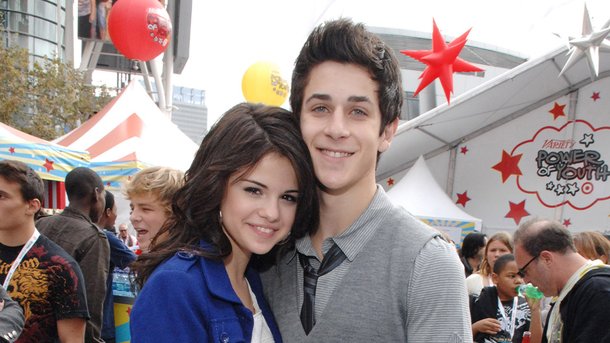 Selena Gomez retrouve un acteur des «Sorciers de Waverly Place» pour un film!