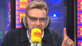 Jeanfi Janssens récite "le corbeau et le renard" à sa façon, pour aider la petite Virginie, qui l'étudie à l'école - L'Afterwork du Rire