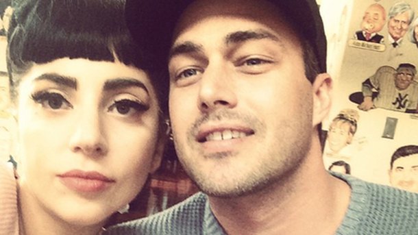 Lady Gaga : des fiançailles romantiques sous la neige!