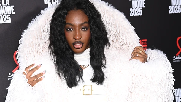 Ebony sort "Mon Paradis", un single intime
