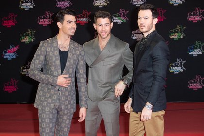 Jonas Brothers - Montée des Marches NRJ Music Awards 2019